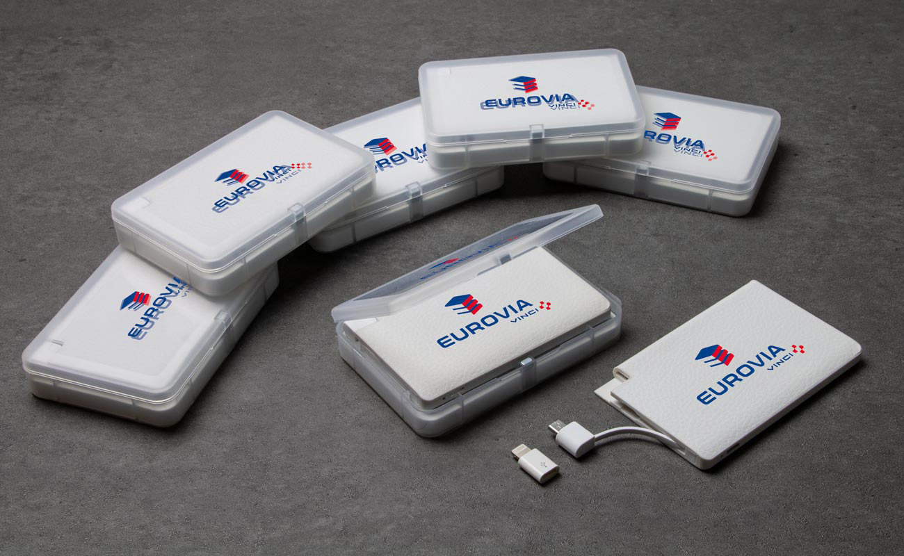 Tour - Batterie Externe Personnalisable gallery thumbnail