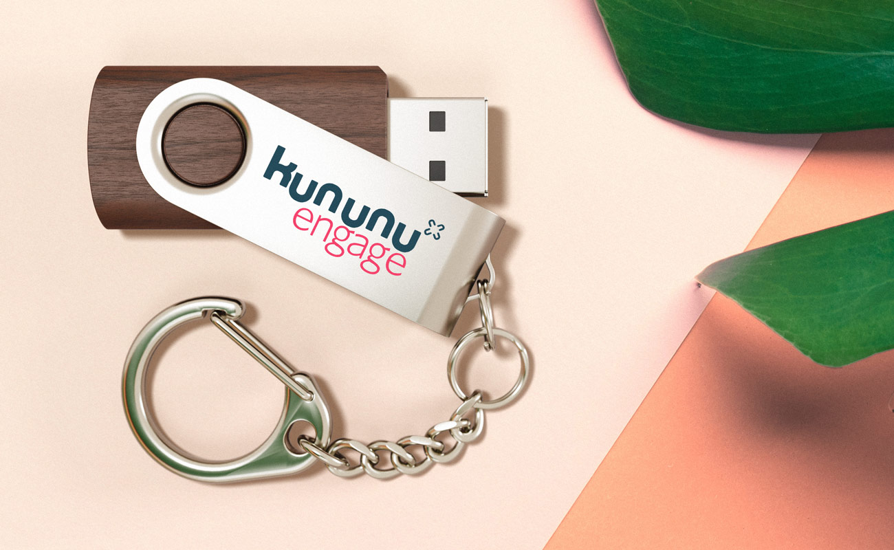 Twister Wood - Clé USB Bois Gravé gallery thumbnail